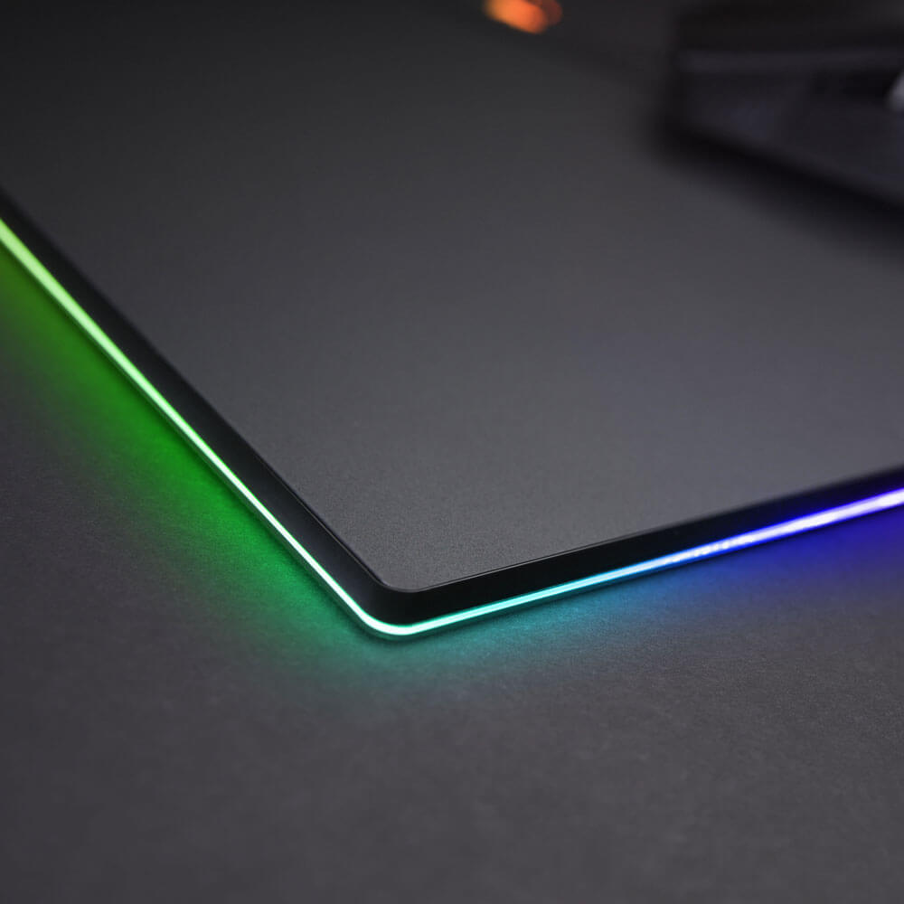 GIGABYTE AORUS P7 RGB GAMING MOUSE PAD